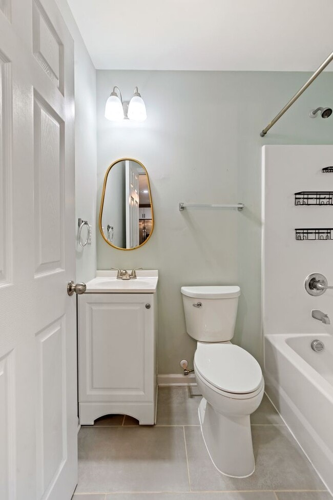 Building Photo - Nature Lovers 3 Bed 2 Bath Chapel Hill Ranch Available early August