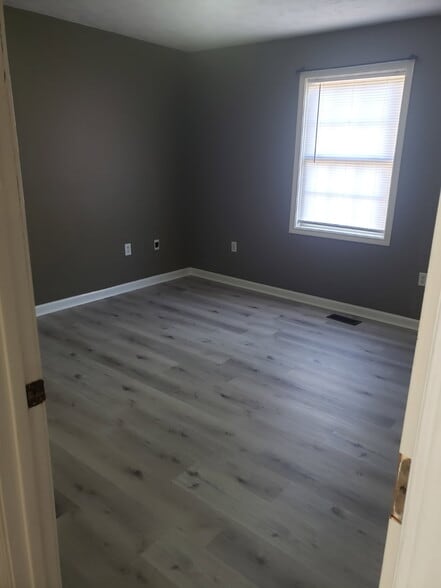Building Photo - 240 Oakley Dr