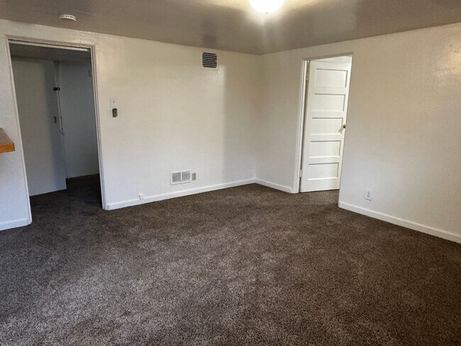 Building Photo - 1809 10th Ave