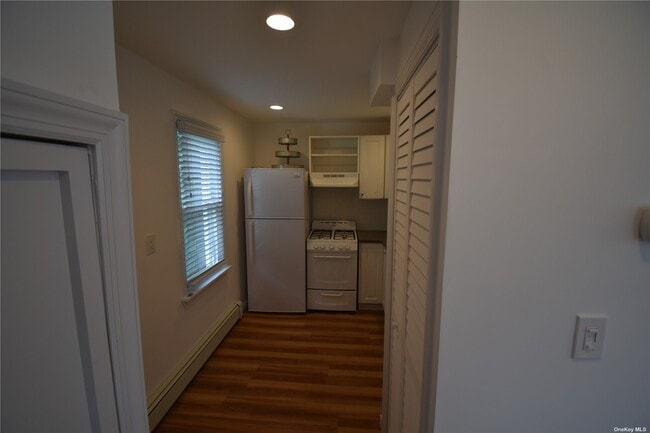 Building Photo - 248 Oak St