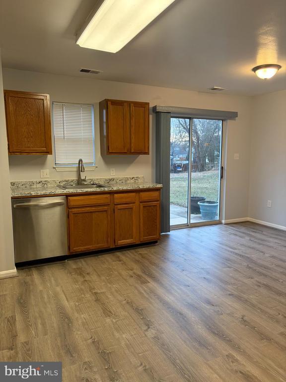 Building Photo - 424 Crisfield Dr