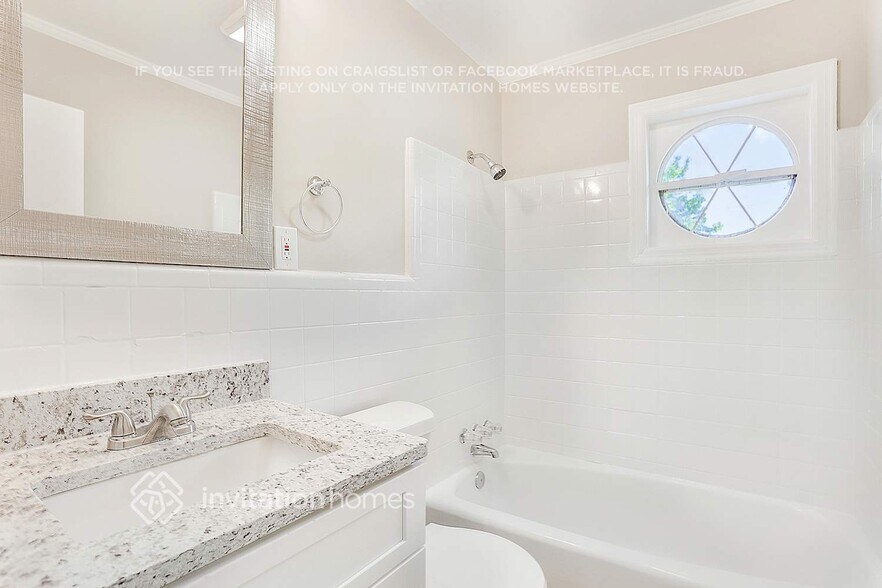 Building Photo - 8837 Elma St