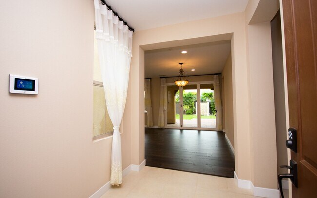 Building Photo - Spacious Home in Great Olde Carlsbad Locat...