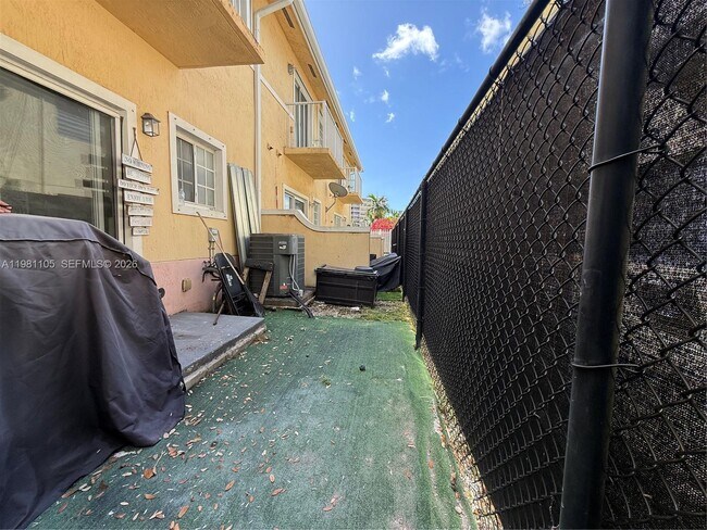 Building Photo - 2032 NE 167th St