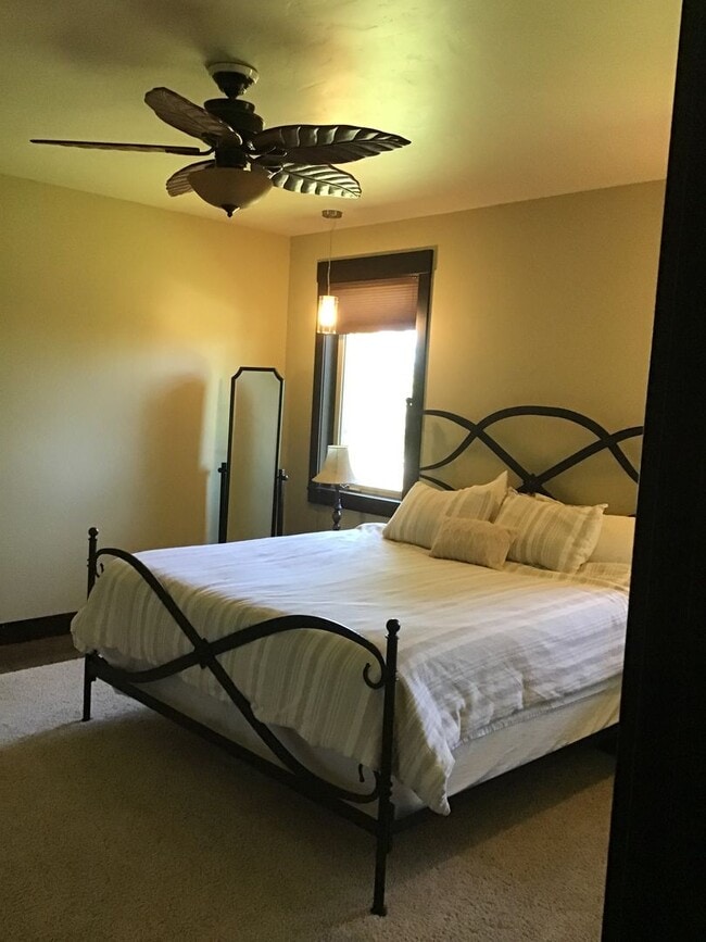 Building Photo - Gorgeous 4 Bedroom Home on Awbrey Butte!