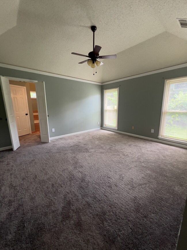 Building Photo - 6495 Saddleback Cir