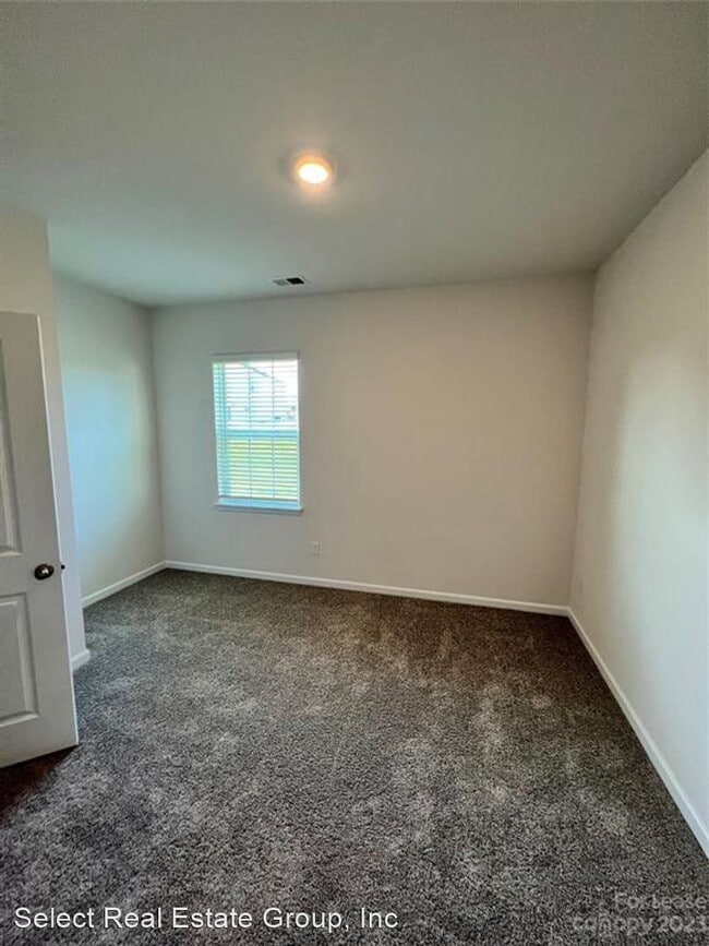 Building Photo - 5 br, 3 bath House - 106 Meadow View Drive