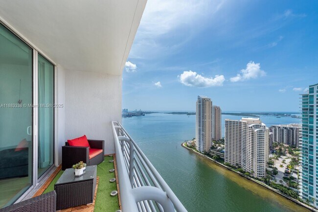 Primary Photo - 325 S Biscayne Blvd