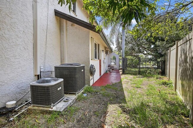 Building Photo - 8201 SW 57th St