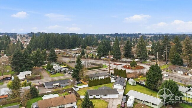 Building Photo - 13801 NE 40th St