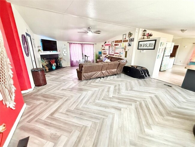 Building Photo - 20613 E County Rd 156