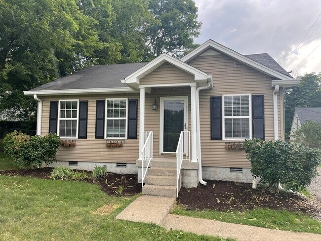 Primary Photo - West Nashville home, close to Briley Pkwy ...