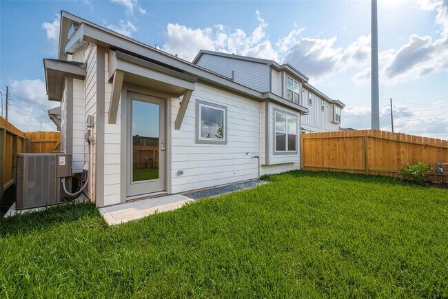 Building Photo - 27966 Western Crk Ct