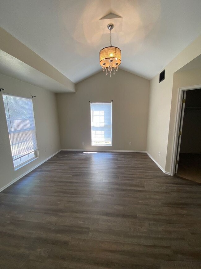 Building Photo - Beautiful 3 bedroom 2 bathroom home now available!!