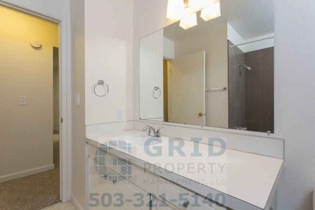 Building Photo - GPM475 - SE Woodward St (T1)