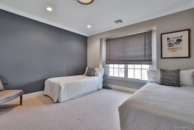 Building Photo - 8 Caruso Pl