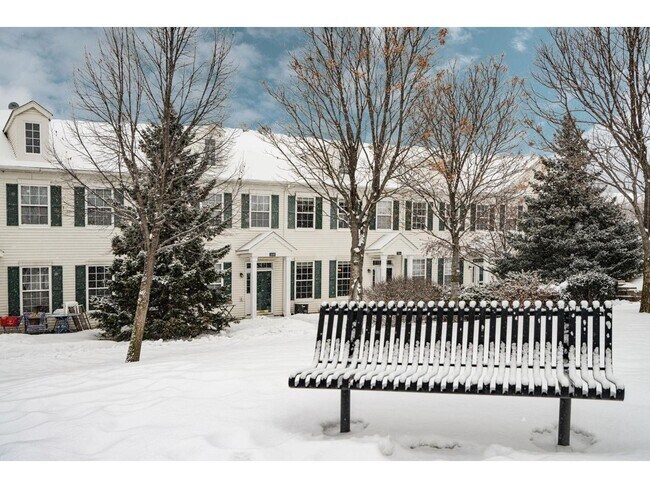 Building Photo - 1046 Providence Dr