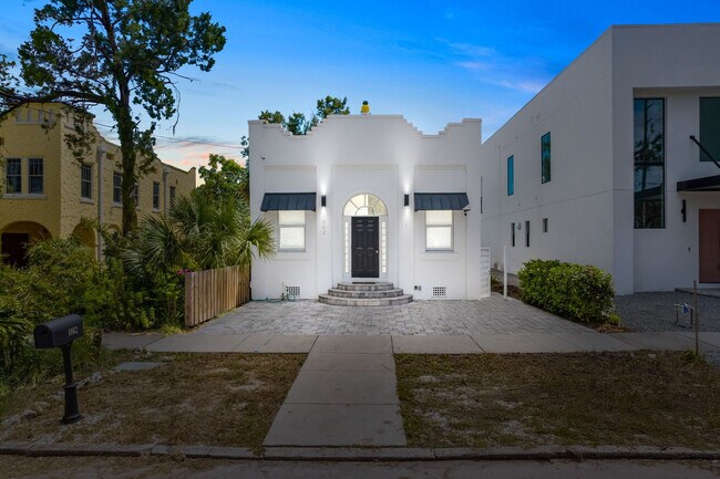 Building Photo - 1862 6th St