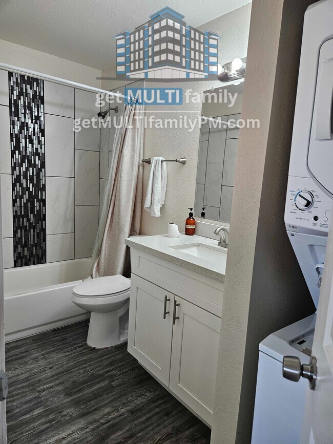 Building Photo - 515 W Pebble Beach Dr