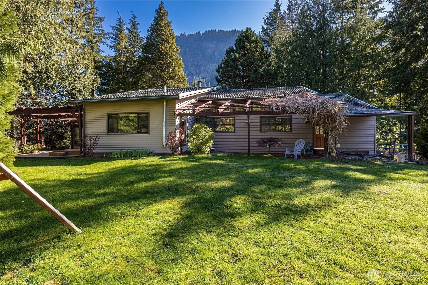 Building Photo - 37627 W Lake Walker Dr SE