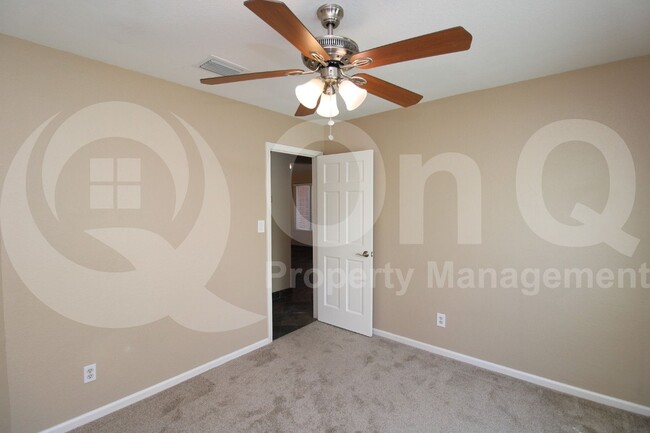Building Photo - 11115 E Mercer Ln