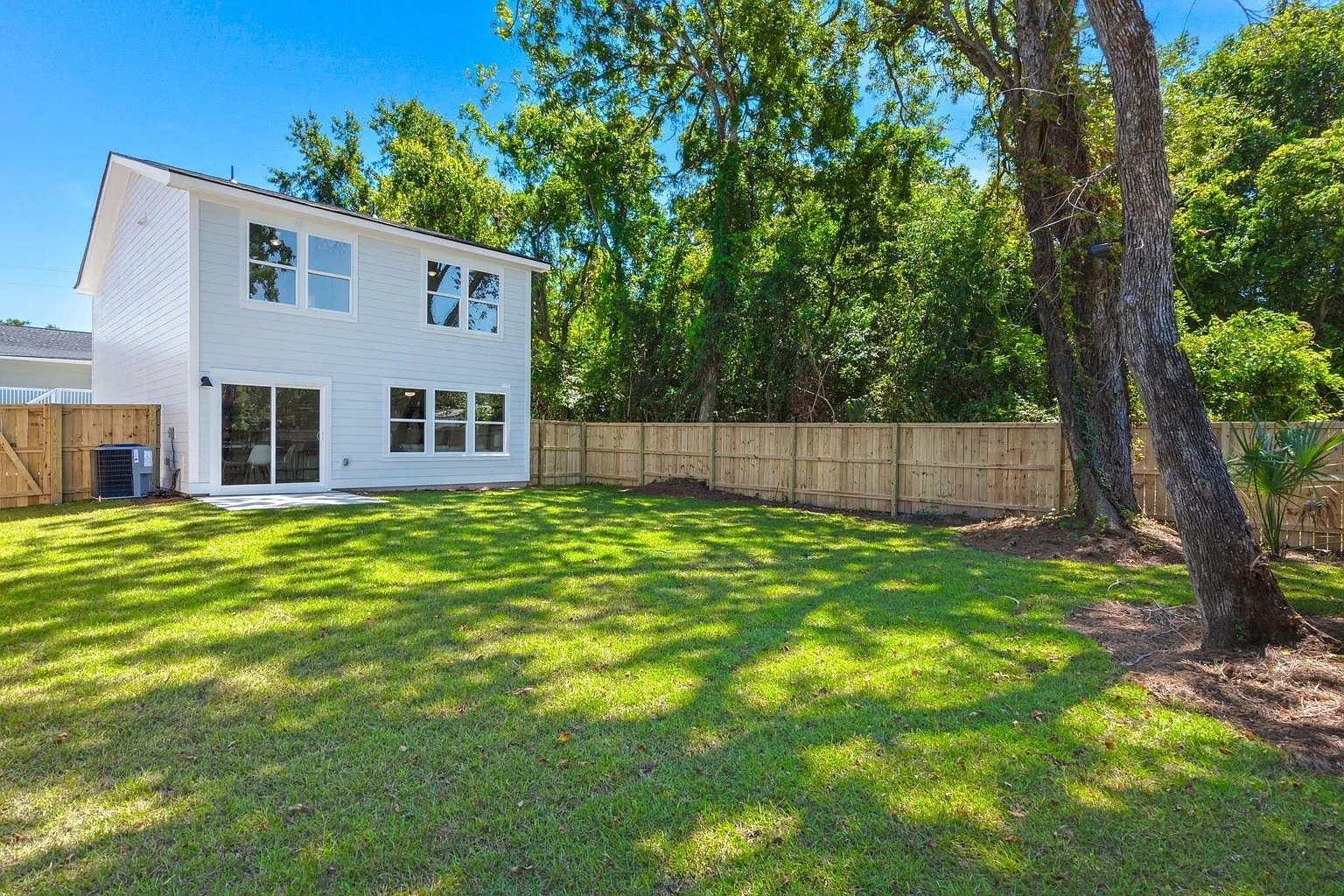 Building Photo - 929 Battery Ave