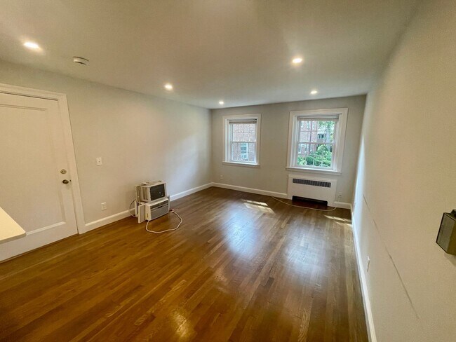 Building Photo - Luxury 2Bed / 1Bath in Newton's Waban Neig...