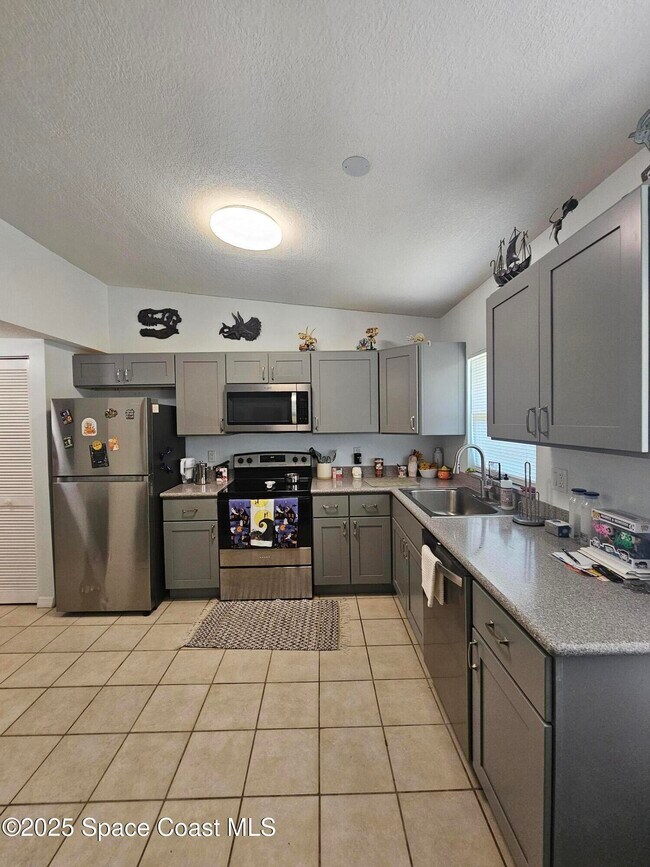 Building Photo - 119 Roosevelt Ave