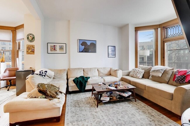 Building Photo - 2815 N Racine Ave