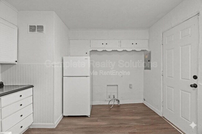 Building Photo - 9823 Winkler Dr