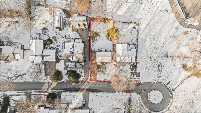 Building Photo - 835 N Forest Ave