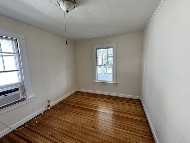 Building Photo - 128 Grove Pl