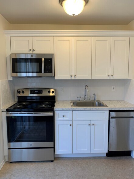 Building Photo - Brookwood Estates