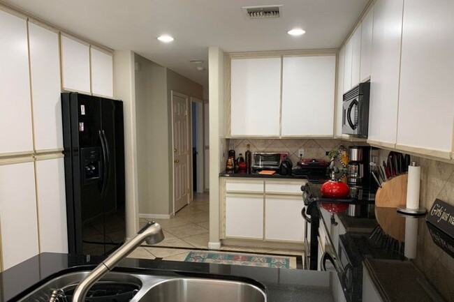 Building Photo - 7222 E Gainey Ranch Rd