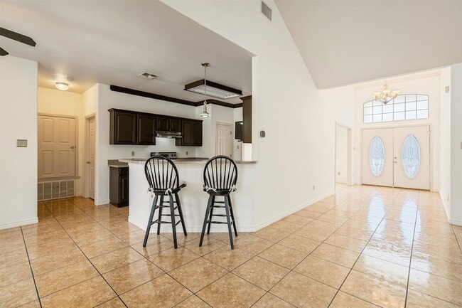 Building Photo - 302 Echo Valley Dr
