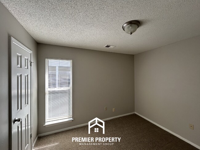 Building Photo - Cozy 3BR/1.5BA Horn Lake Home | Vaulted Ceilings & Bay Window Kitchen