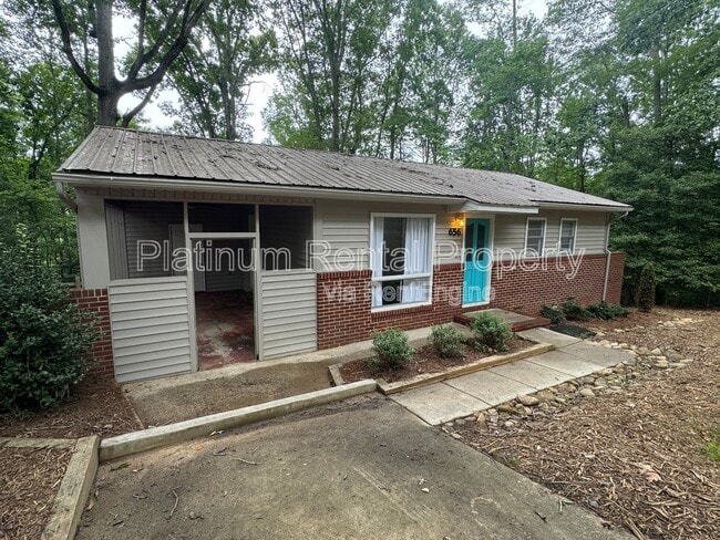 Building Photo - 656 N Chestatee St