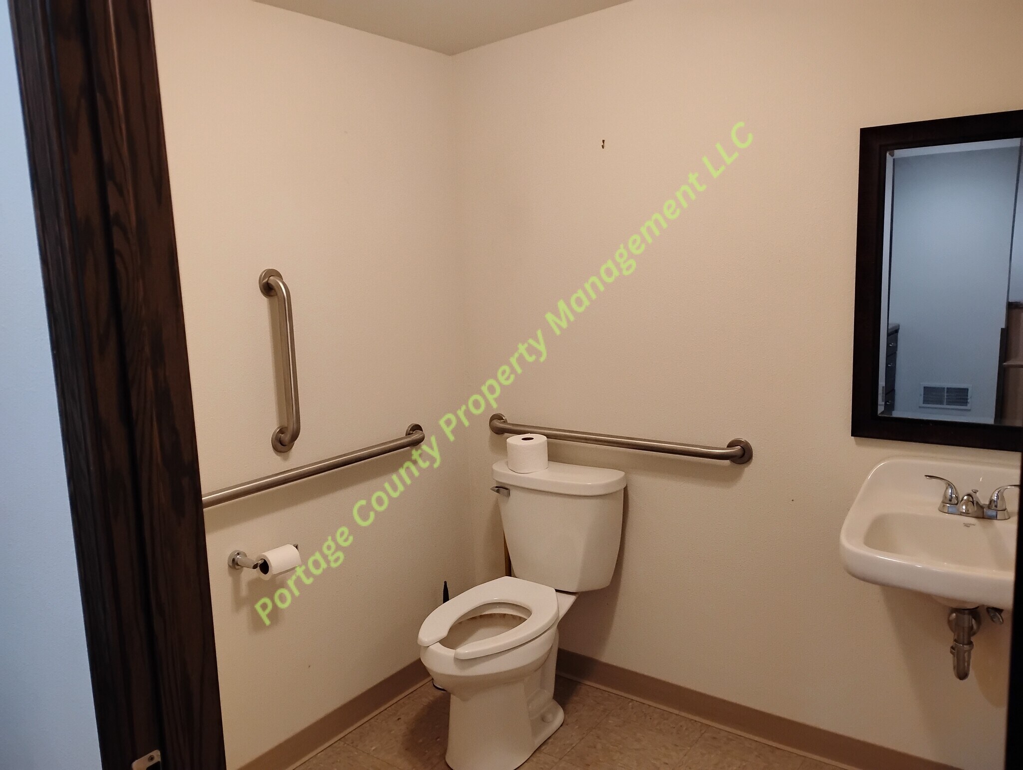 Building Photo - 207 S Main St