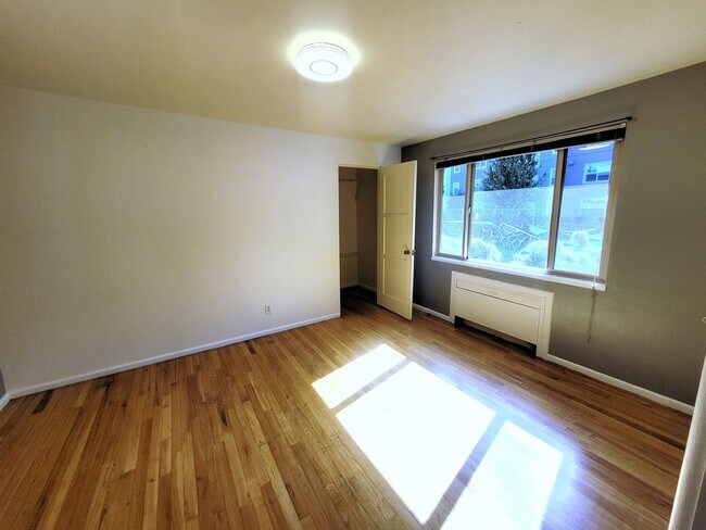 Building Photo - Spacious 2 Bedroom Condo in Downtown Bellingham - Forest St
