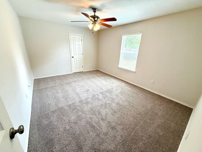 Building Photo - Available Now! Charming Single-Story Home in Waco with Modern Finishes & Spacious Yard
