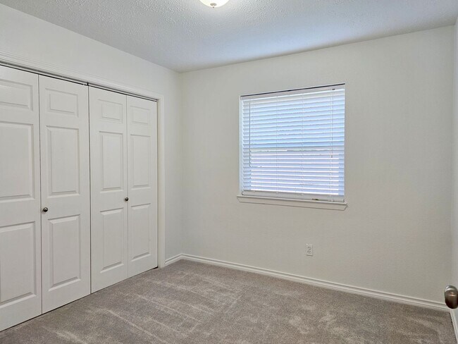 Building Photo - 10615 Heatherford Dr