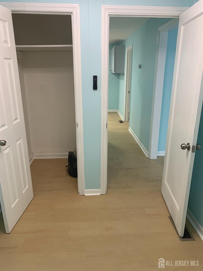 Building Photo - 47 Holly St