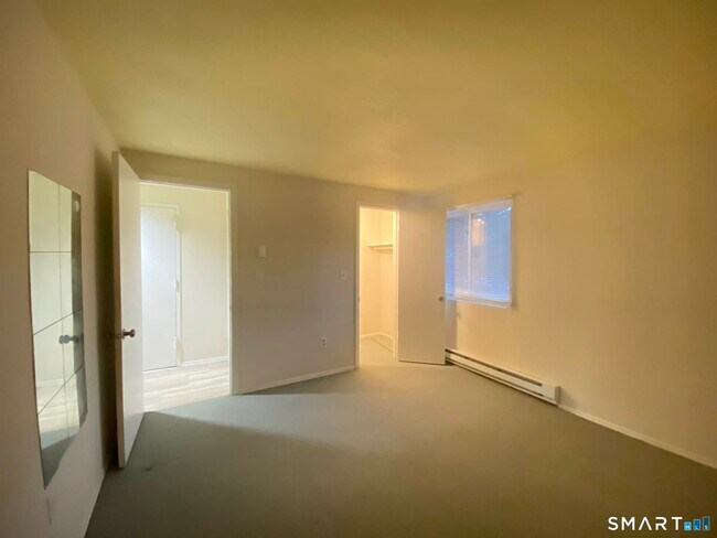 Building Photo - 7 Padanaram Rd