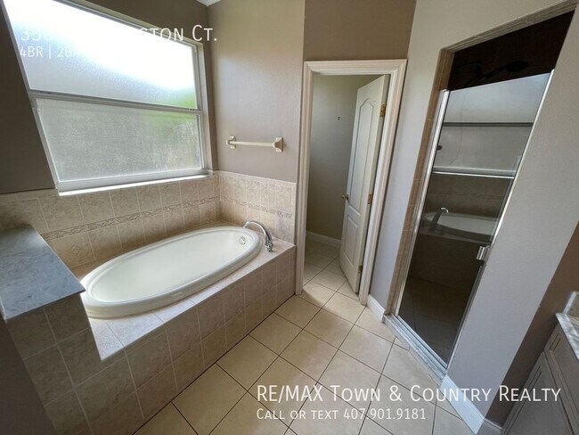 Building Photo - 3300 Bennington Ct