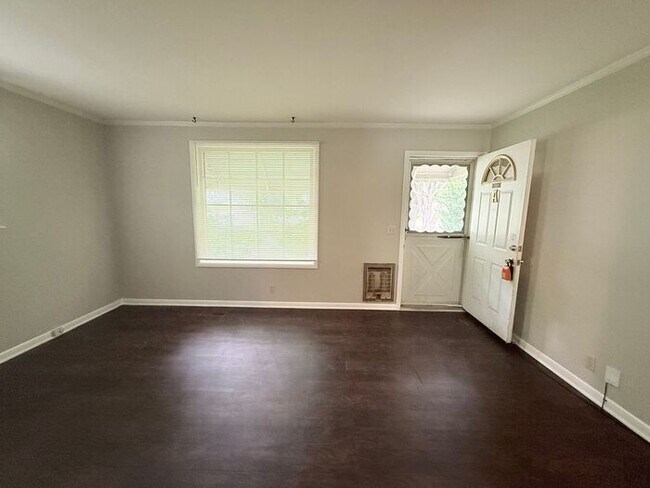 Building Photo - Cute 1 Bedroom in East Nashville!