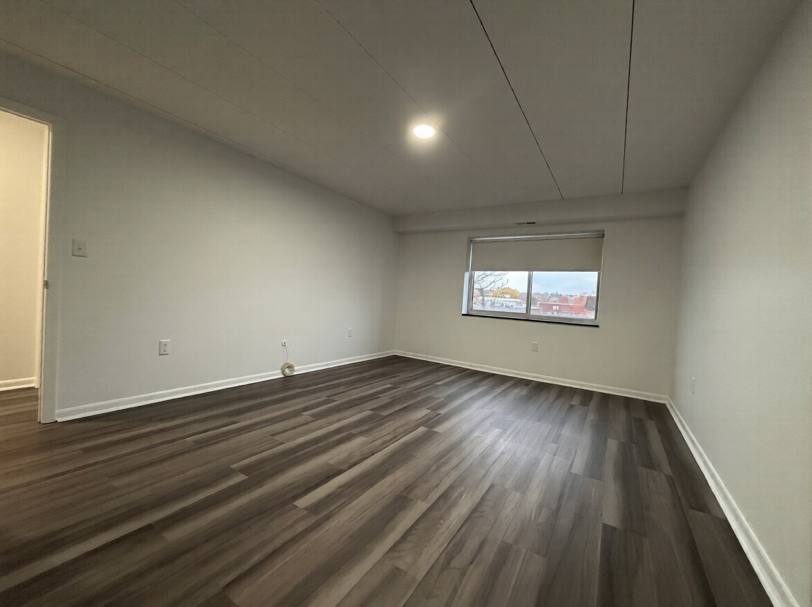 Building Photo - 32 Hill Rd