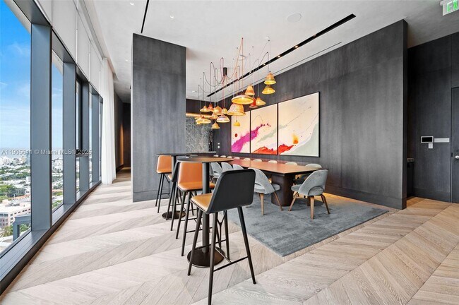 Building Photo - 501 West Ave