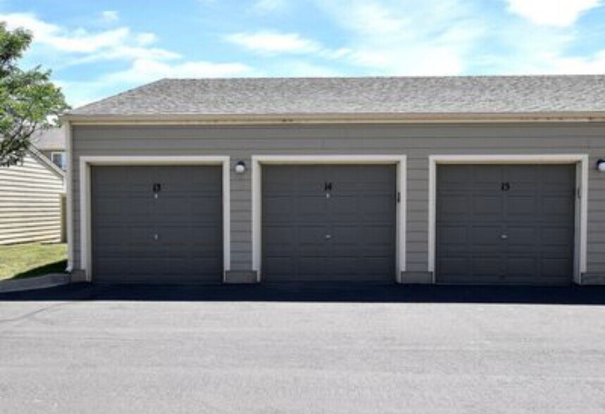 Building Photo - 6627 Antigua Dr