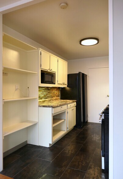 Building Photo - 6631 Wakefield Dr