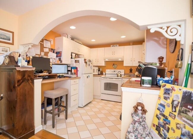 Building Photo - 51 Plumtree Ln